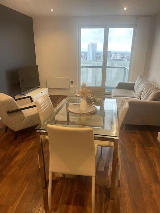 Lovely 2-Bedroom Condo With Balcony Manchester Buitenkant foto