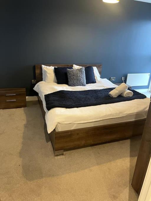Lovely 2-Bedroom Condo With Balcony Manchester Buitenkant foto