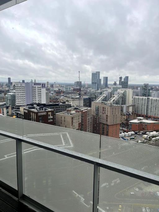 Lovely 2-Bedroom Condo With Balcony Manchester Buitenkant foto